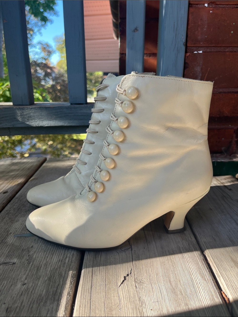 Vintage 80s Women's Ivory Lace-Up Victorian Button Ankle Boots